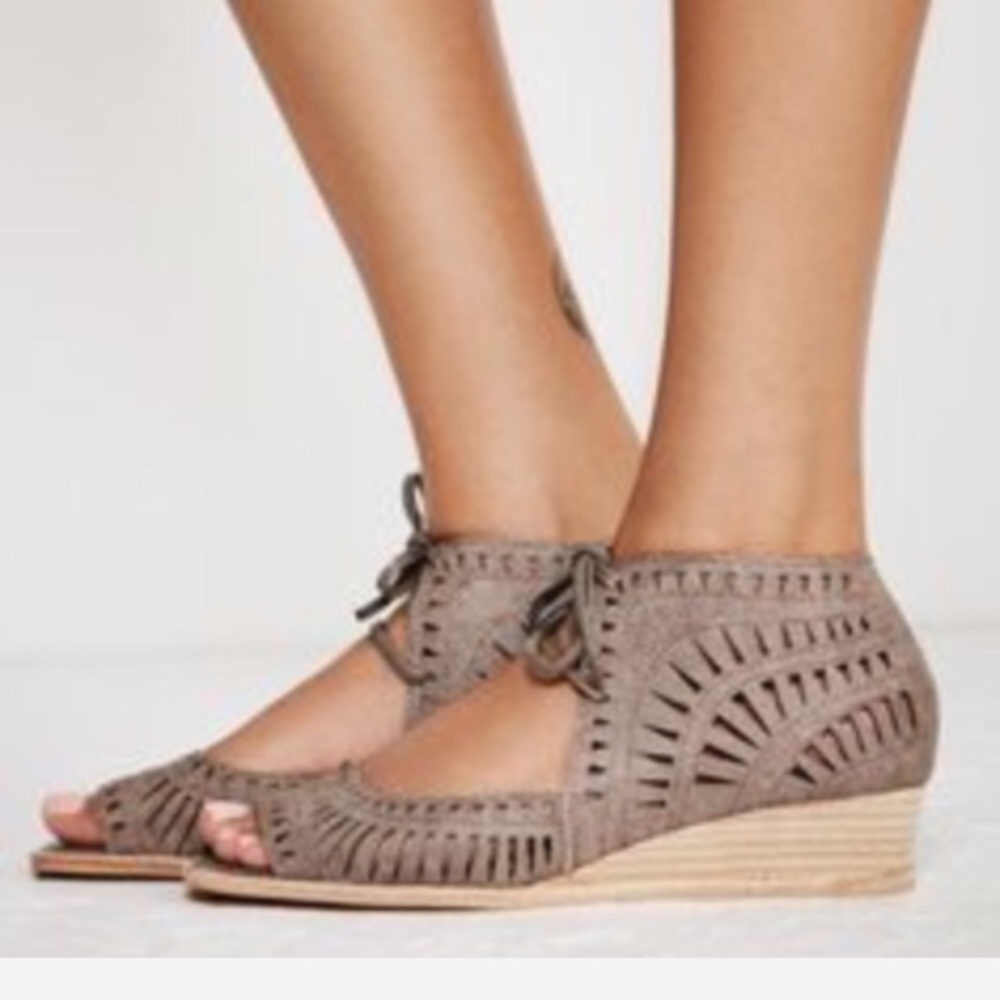 Jeffrey Campbell Rodillo low wedge